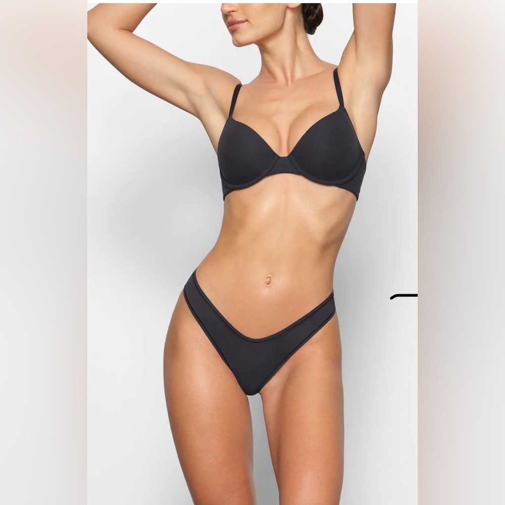 SKIMS NWT Fits Everybody Push Up Demi Underwire Bra - Onyx